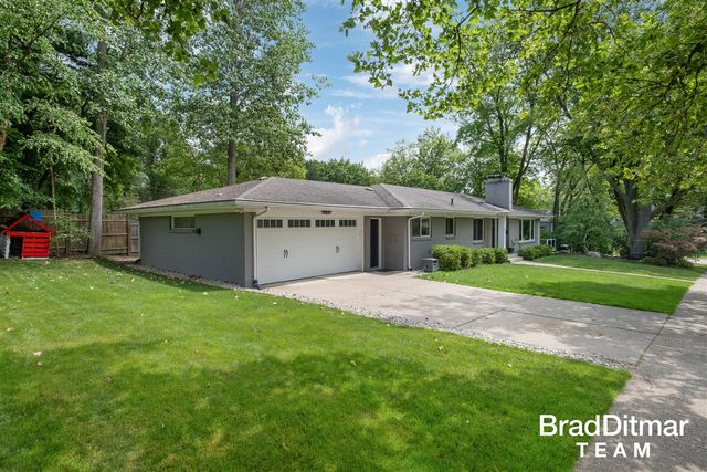 1350 Lake Grove Avenue, East Grand Rapids, MI 49506