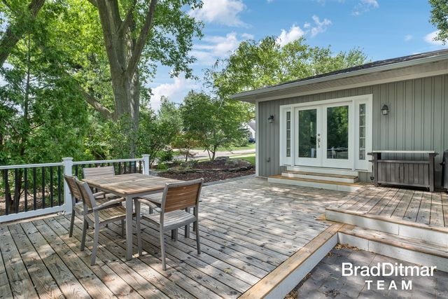 1350 Lake Grove Avenue, East Grand Rapids, MI 49506