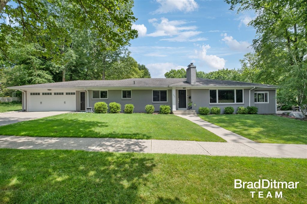 1350 Lake Grove Avenue, East Grand Rapids, MI 49506