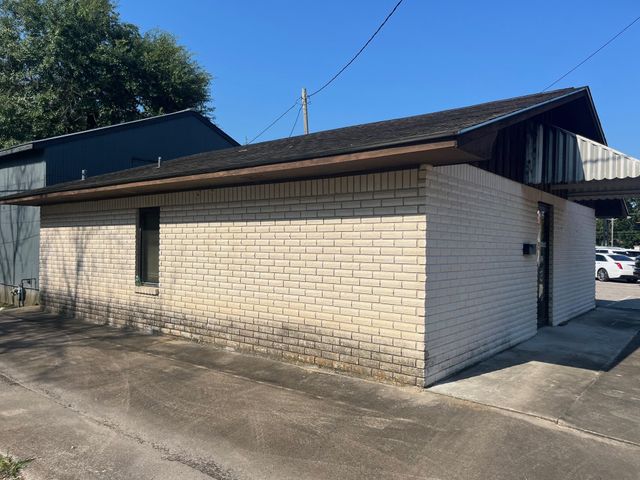 1712 Matthews Street, Bay City, TX 77414