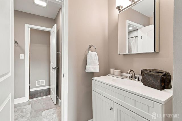 565 Clubhouse Drive, Middletown, NJ 07748