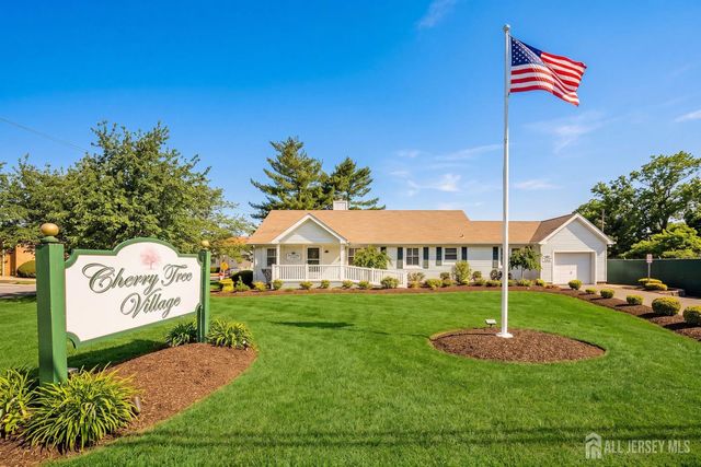 565 Clubhouse Drive, Middletown, NJ 07748