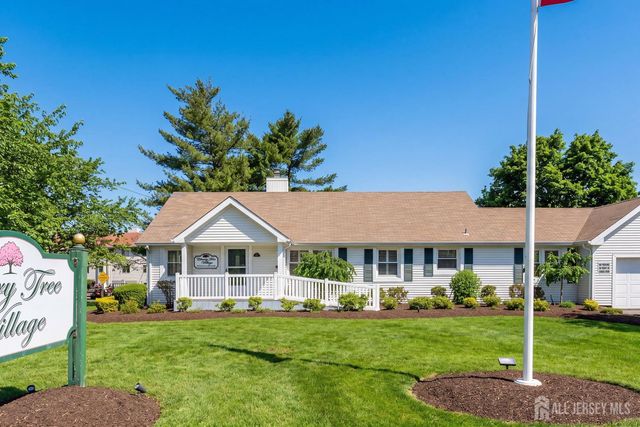 565 Clubhouse Drive, Middletown, NJ 07748