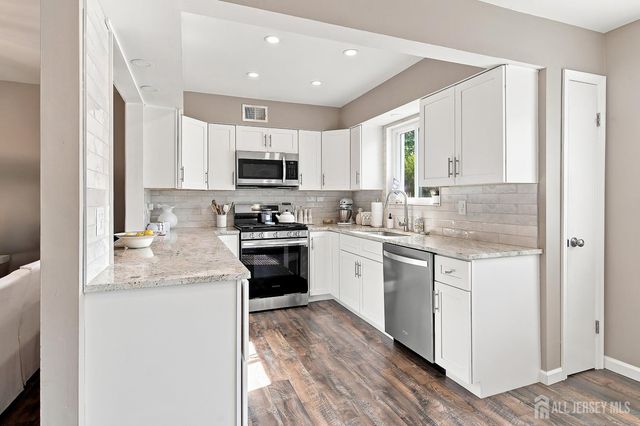 565 Clubhouse Drive, Middletown, NJ 07748
