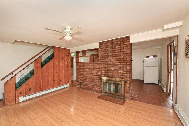 16 Springtime Lane E, Levittown, NY 11756