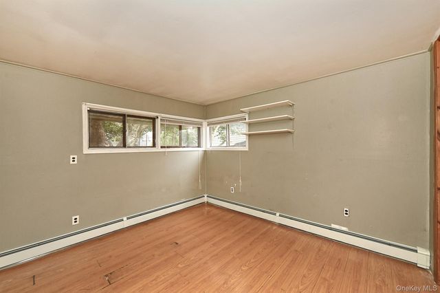 16 Springtime Lane E, Levittown, NY 11756