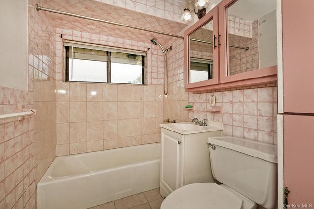 16 Springtime Lane E, Levittown, NY 11756