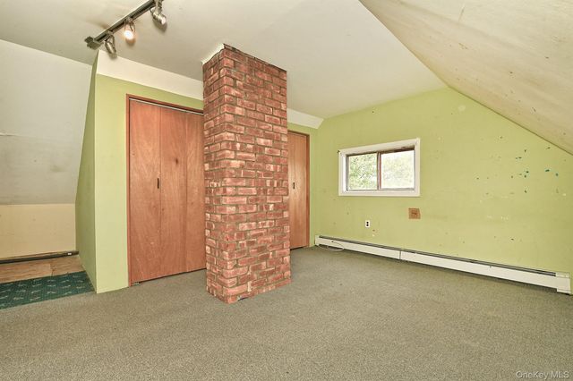16 Springtime Lane E, Levittown, NY 11756