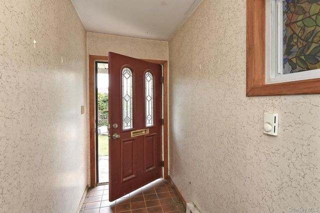 16 Springtime Lane E, Levittown, NY 11756