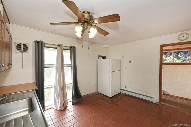 16 Springtime Lane E, Levittown, NY 11756