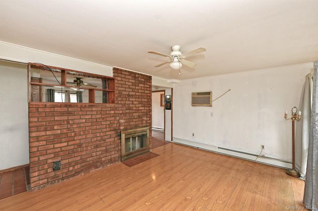 16 Springtime Lane E, Levittown, NY 11756
