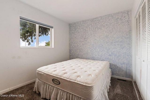 5615 N COLFAX ST, Dalton Gardens, ID 83815