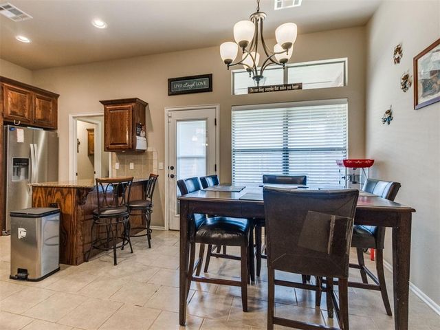 1924 W Flintlock Way, Mustang, OK 73064