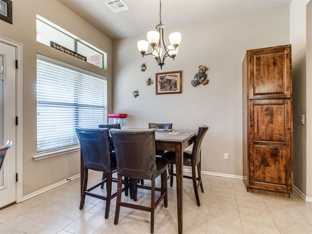 1924 W Flintlock Way, Mustang, OK 73064
