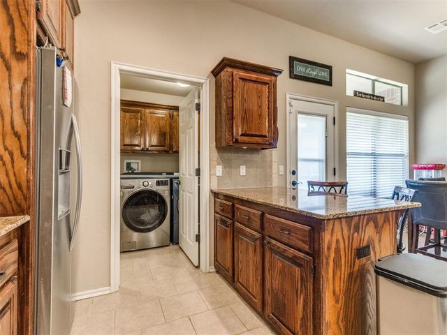 1924 W Flintlock Way, Mustang, OK 73064
