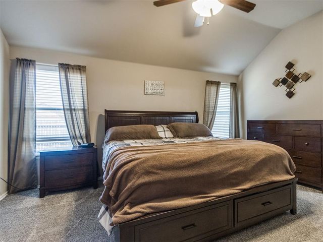 1924 W Flintlock Way, Mustang, OK 73064