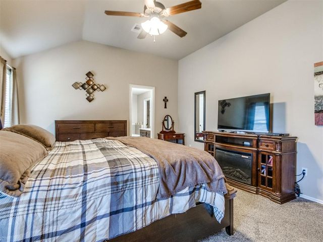 1924 W Flintlock Way, Mustang, OK 73064