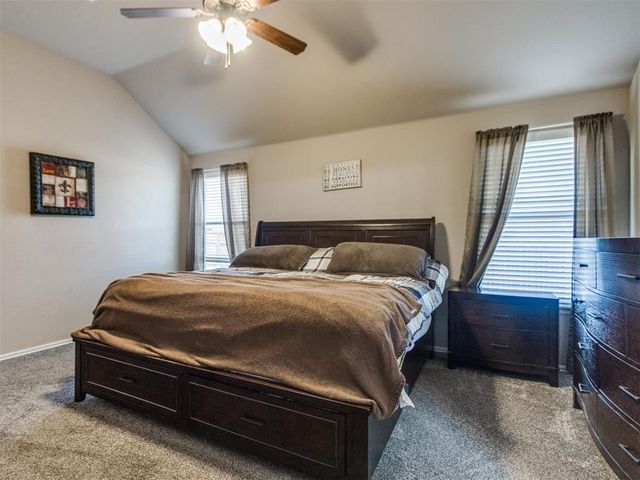 1924 W Flintlock Way, Mustang, OK 73064