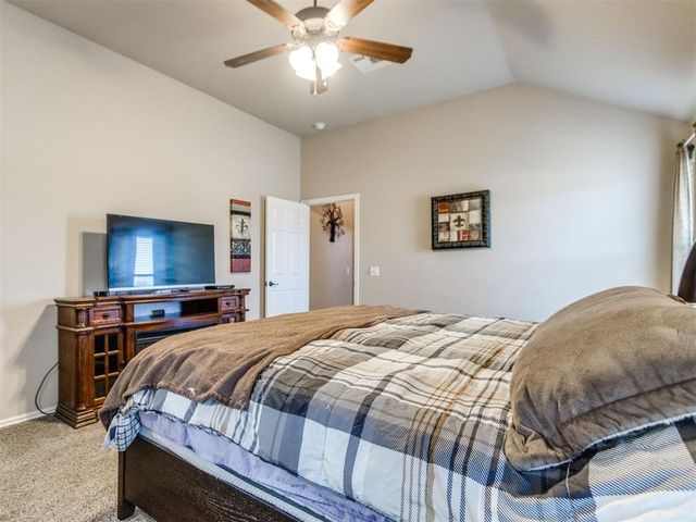 1924 W Flintlock Way, Mustang, OK 73064