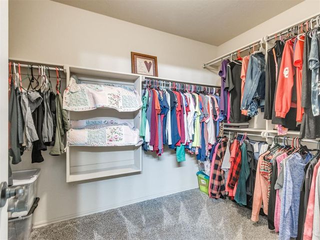 1924 W Flintlock Way, Mustang, OK 73064