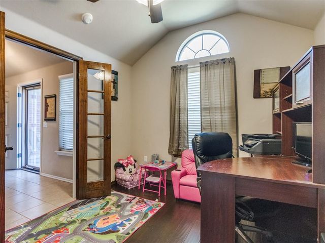 1924 W Flintlock Way, Mustang, OK 73064