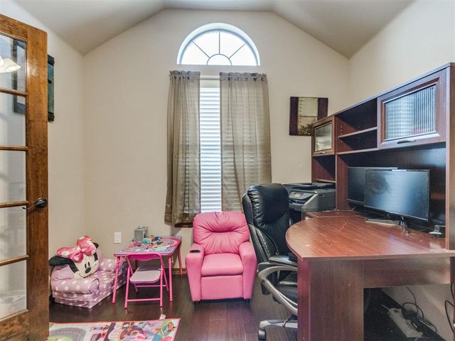 1924 W Flintlock Way, Mustang, OK 73064