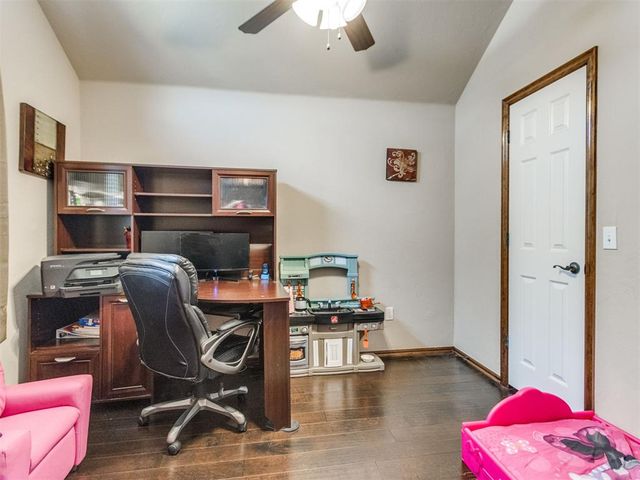 1924 W Flintlock Way, Mustang, OK 73064