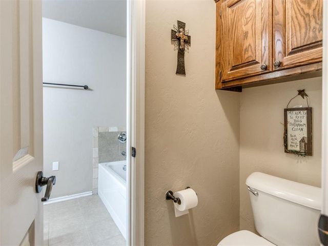 1924 W Flintlock Way, Mustang, OK 73064