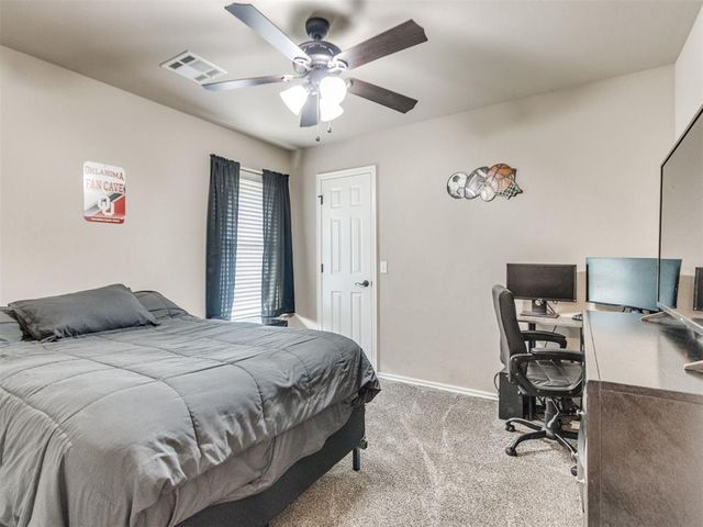 1924 W Flintlock Way, Mustang, OK 73064