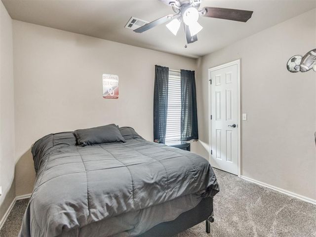 1924 W Flintlock Way, Mustang, OK 73064