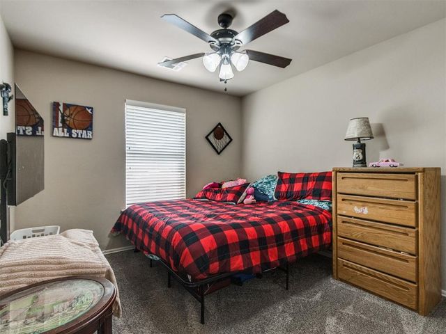 1924 W Flintlock Way, Mustang, OK 73064