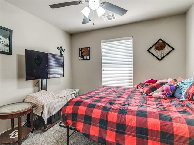 1924 W Flintlock Way, Mustang, OK 73064