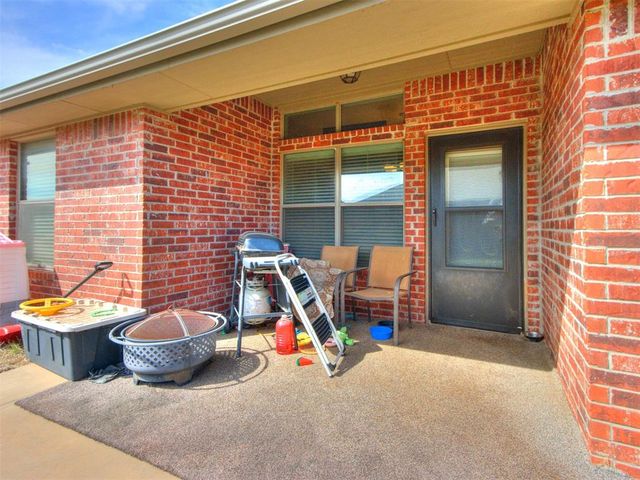 1924 W Flintlock Way, Mustang, OK 73064