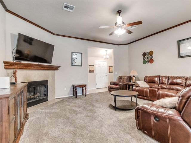 1924 W Flintlock Way, Mustang, OK 73064