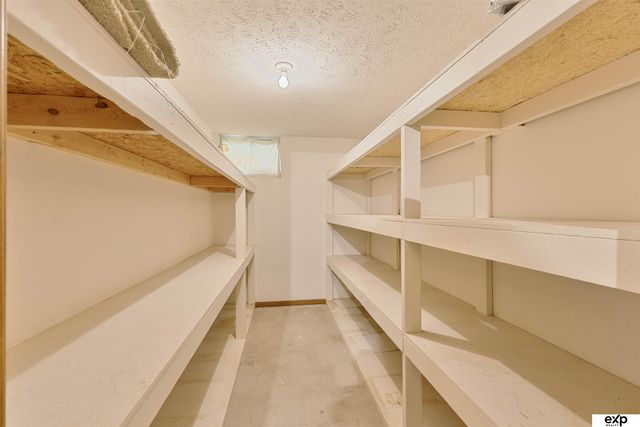 8718 Honey Locust Drive, La Vista, NE 68128