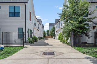 909 Oak Street C, Houston, TX 77018