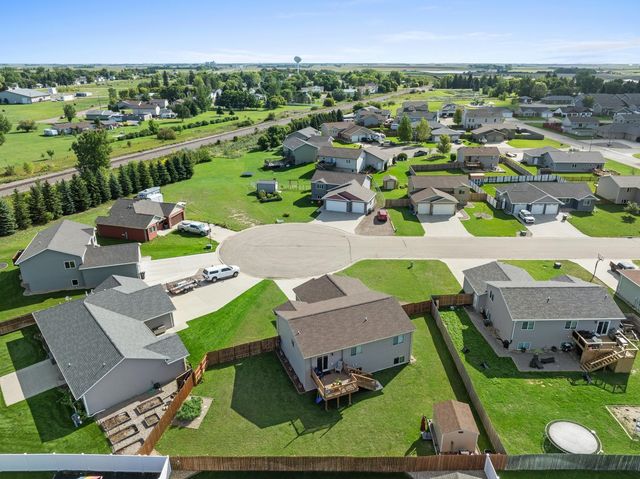 314 5TH AVE SW, Surrey, ND 58785