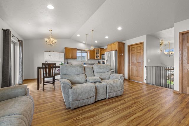 314 5TH AVE SW, Surrey, ND 58785
