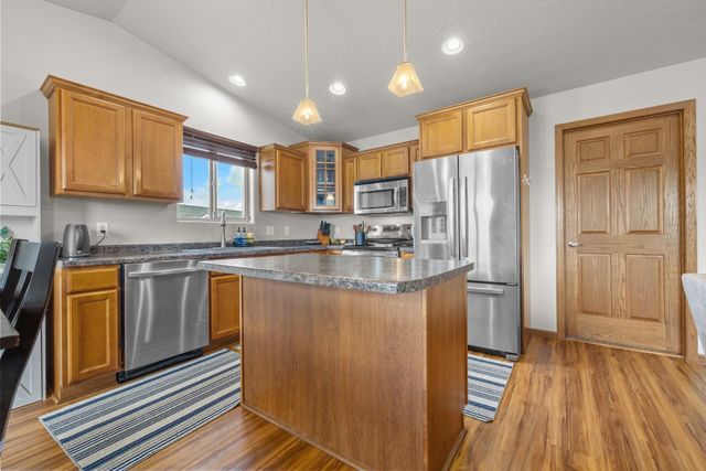 314 5TH AVE SW, Surrey, ND 58785