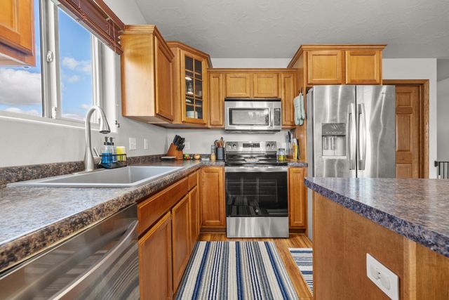 314 5TH AVE SW, Surrey, ND 58785