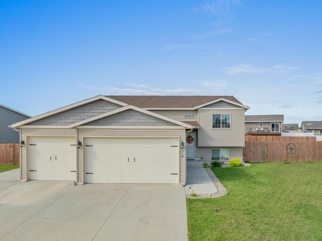 314 5TH AVE SW, Surrey, ND 58785