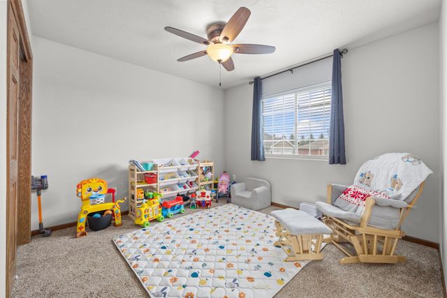 314 5TH AVE SW, Surrey, ND 58785