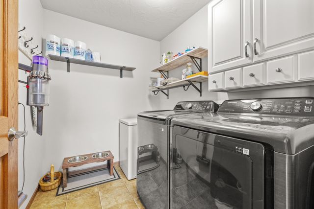 314 5TH AVE SW, Surrey, ND 58785