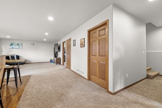 314 5TH AVE SW, Surrey, ND 58785