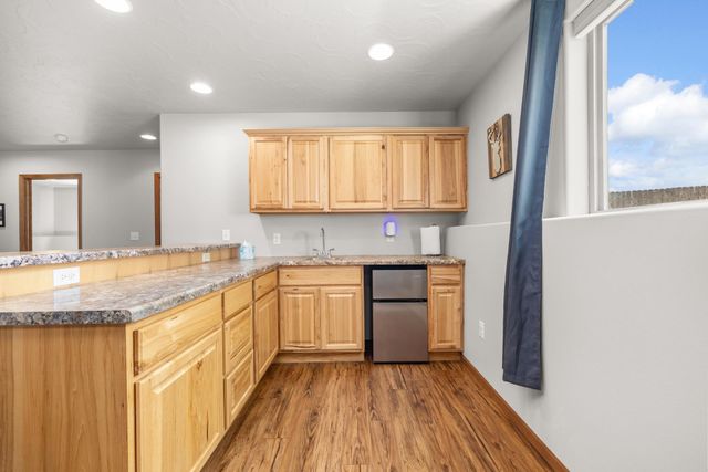 314 5TH AVE SW, Surrey, ND 58785