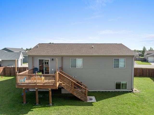 314 5TH AVE SW, Surrey, ND 58785