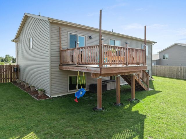 314 5TH AVE SW, Surrey, ND 58785