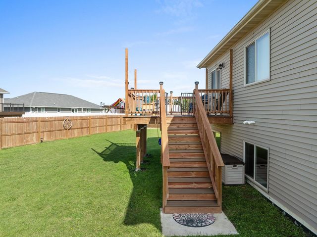 314 5TH AVE SW, Surrey, ND 58785