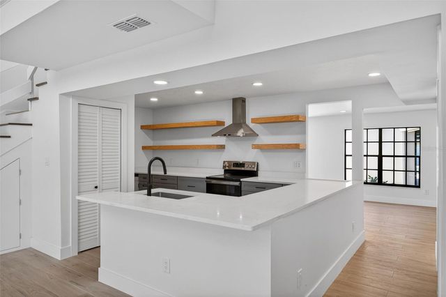 908 HILLARY COURT 15, Orlando, FL 32804