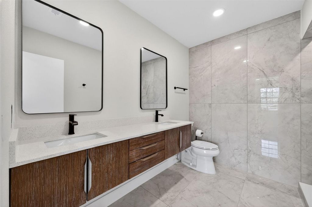 Image 18 of property listing at 908 HILLARY COURT 15, Orlando, FL 32804